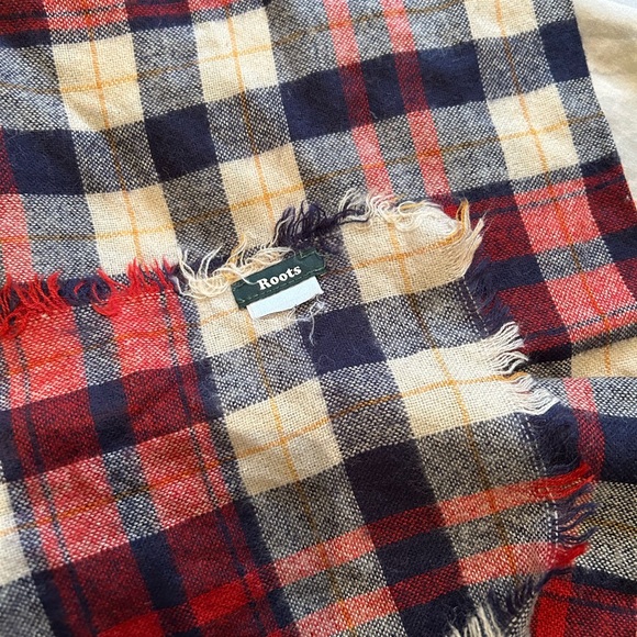 Light wool plaid Roots scarf - Picture 3 of 3